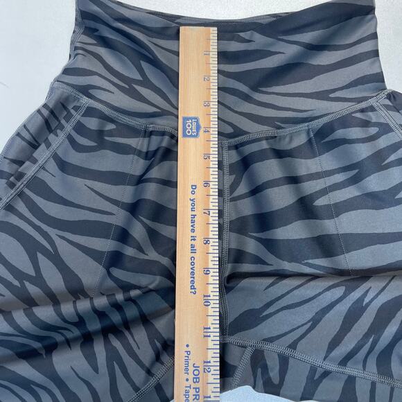 Old Navy High Rise PowerSoft Leggings XS Animal Print Stretch Activewear - Picture 6 of 7